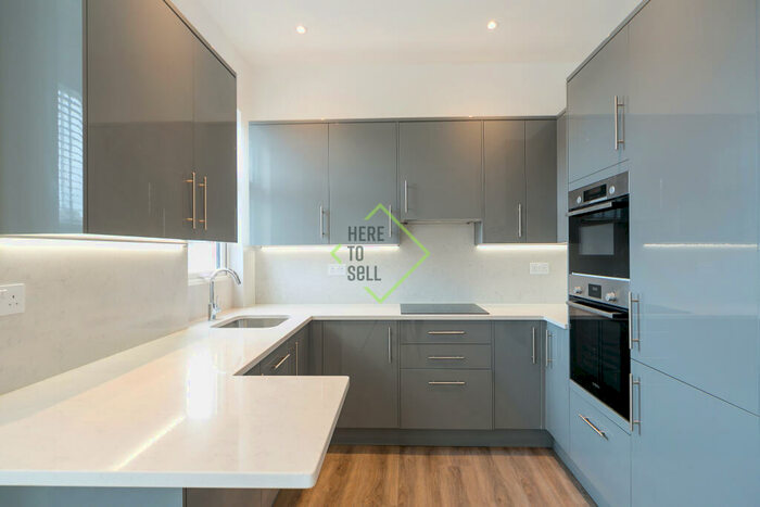 2 Bedroom Flat To Rent In Warwick Road, Bounds Green, N11