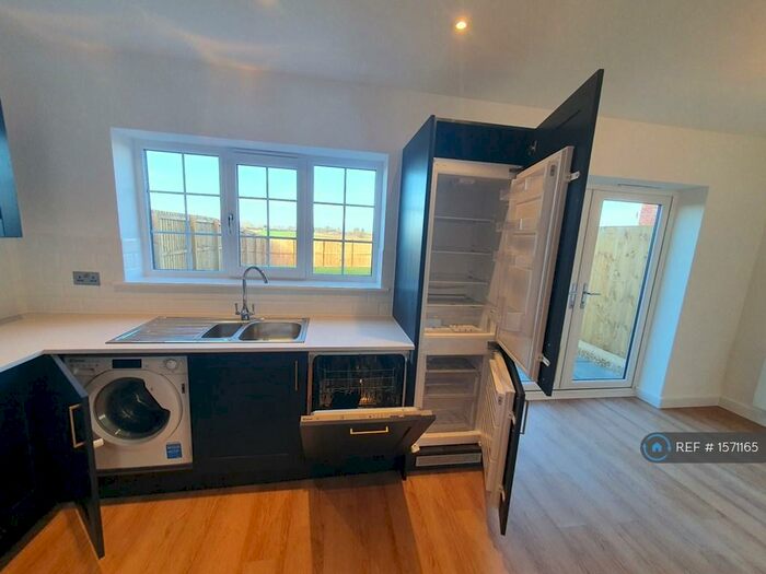 3 Bedroom Semi-Detached House To Rent In Orchard Way, Wisbech, PE13