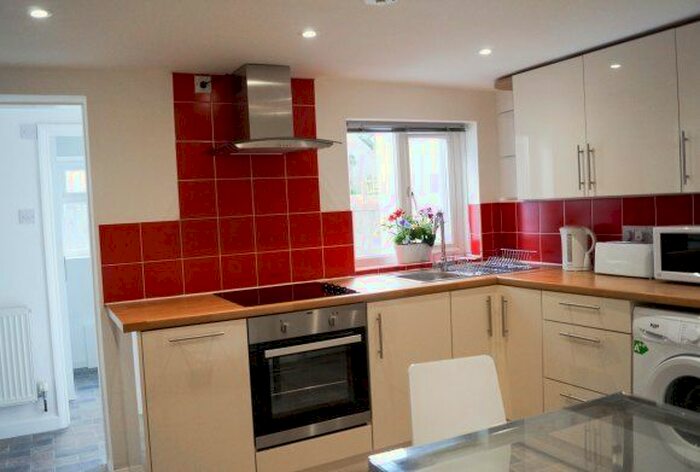 4 Bedroom Terraced House To Rent In Mill Road, Gillingham, Medway, ME7