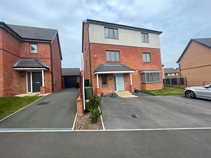 3 Bedroom Semi Detached House For Sale In Staithes Drive, Wakefield, WF1