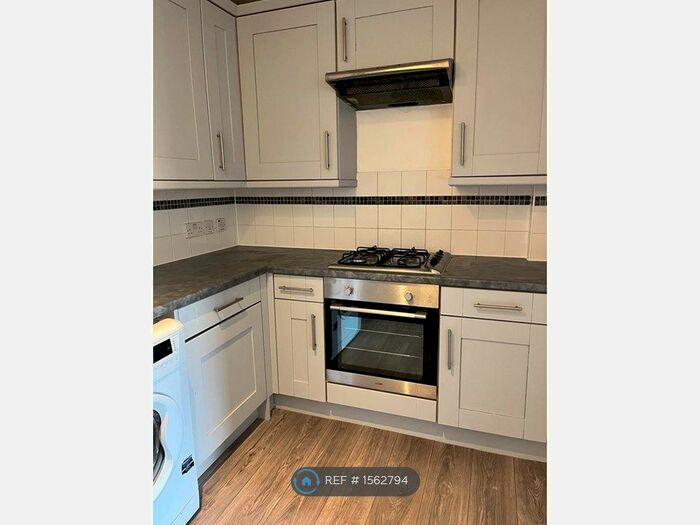 2 Bedroom Flat To Rent In Mulvany Court, Southsea, PO5