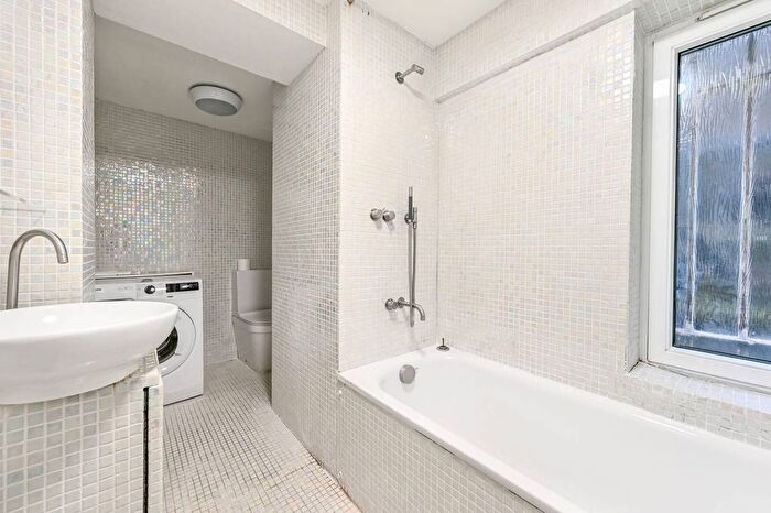 2 Bedroom Flat To Rent In St Augustines Road, Camden, London, NW1