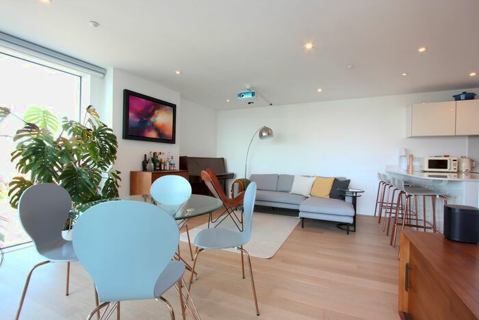 2 Bedroom Flat To Rent In Woodberry Grove, London, N4