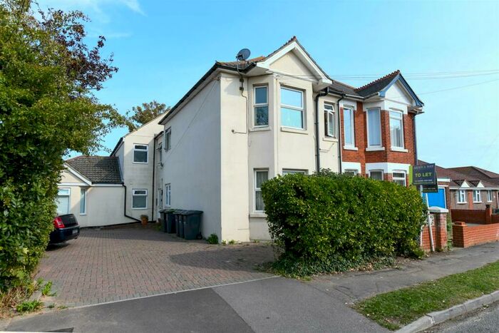 1 Bedroom Flat To Rent In St. Leonards Avenue, Hayling Island, PO11