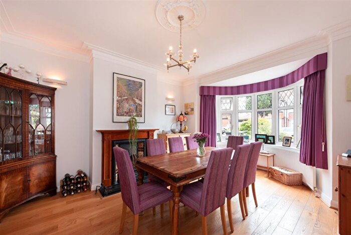 5 Bedroom Semi-Detached House For Sale In Townsend Avenue, London, N14