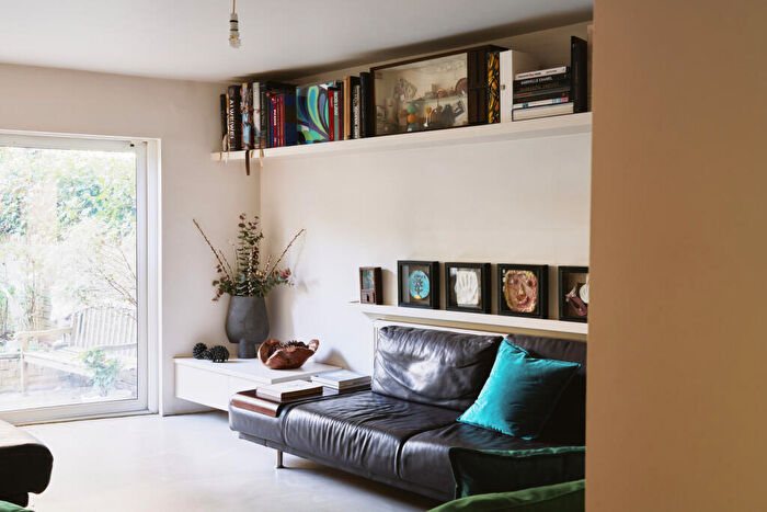 6 Bedroom Semi-Detached House For Sale In Harley Grove, London, E3