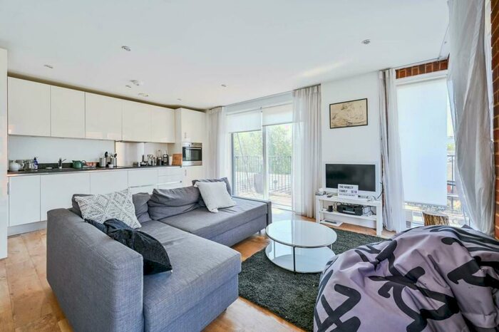 3 Bedroom Flat To Rent In No Street, Woolwich, London, SE18