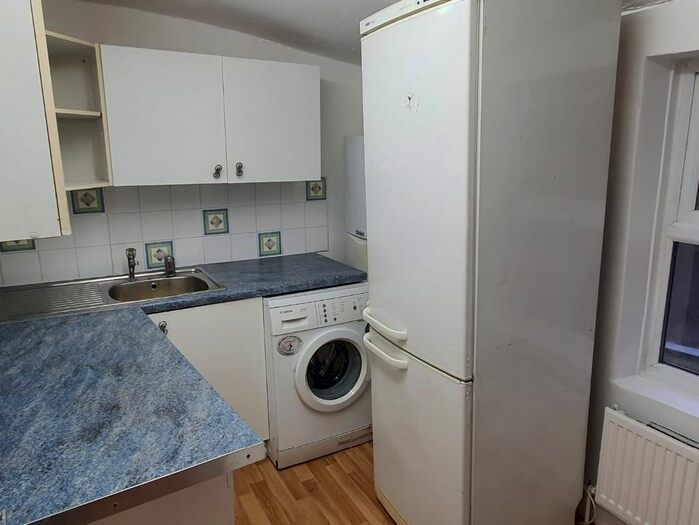 2 Bedroom Flat To Rent In Cassland Road, London E9