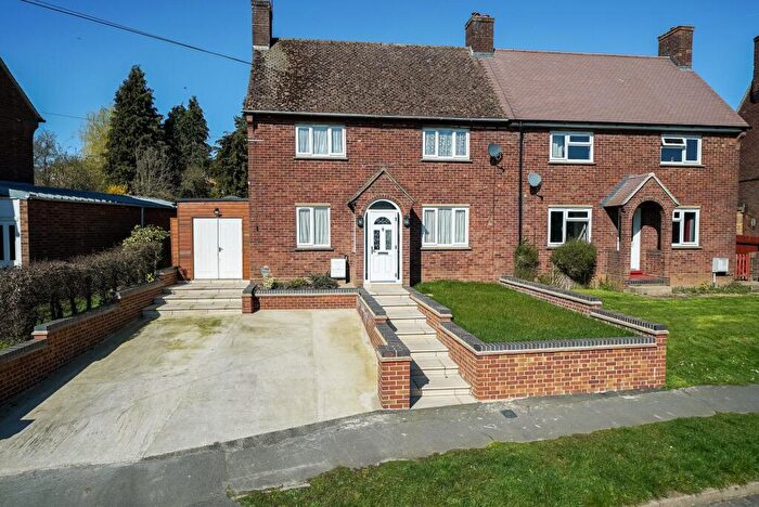 3 Bedroom Semi Detached House For Sale In Buckwood Road, Markyate, AL3