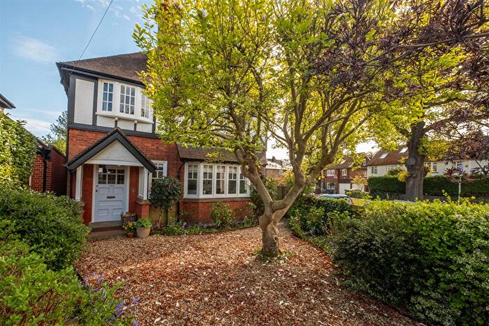 5 Bedroom Detached House For Sale In Thorkhill Road, Thames Ditton, KT7