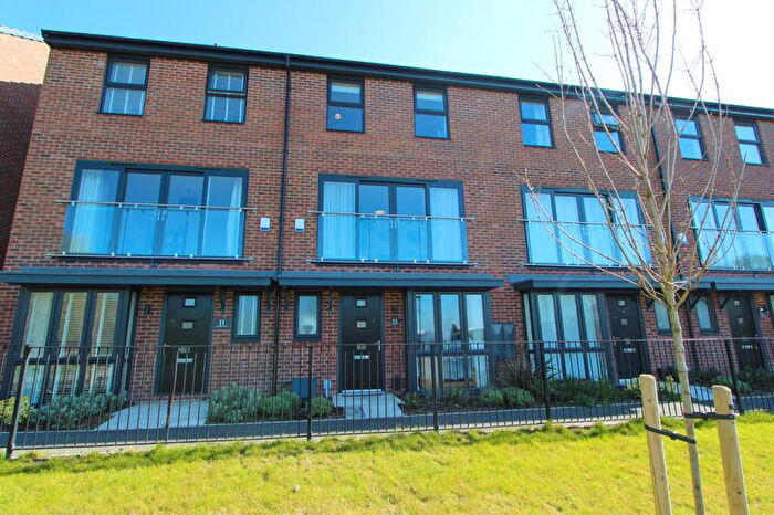 4 Bedroom Town House For Sale In Lapwing Close, Lakeside, Doncaster, DN4