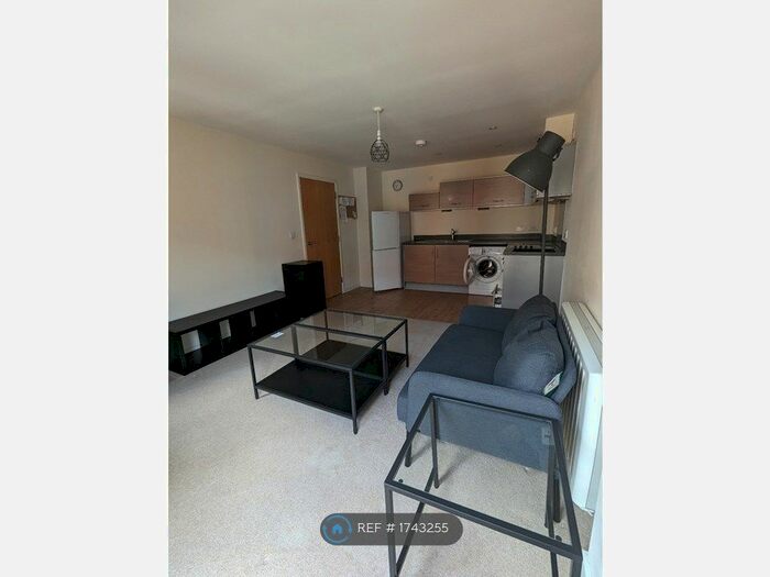 1 Bedroom Flat To Rent In Cross Street, Portsmouth, PO1