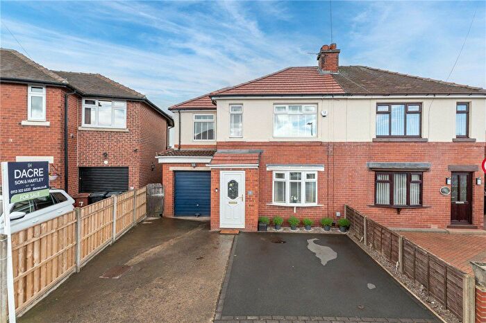 3 Bedroom Semi-Detached House For Sale In Tingley Crescent, Tingley, Wakefield, West Yorkshire, WF3