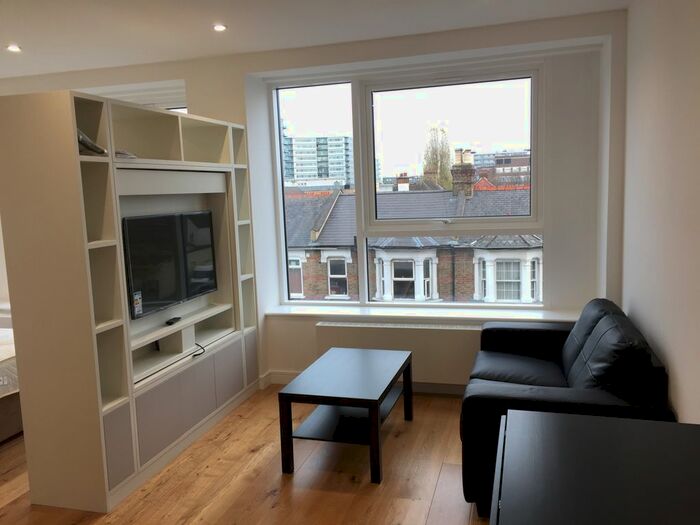 1 Bedroom Flat To Rent In Central House, Lampton Road, Hounslow, TW3