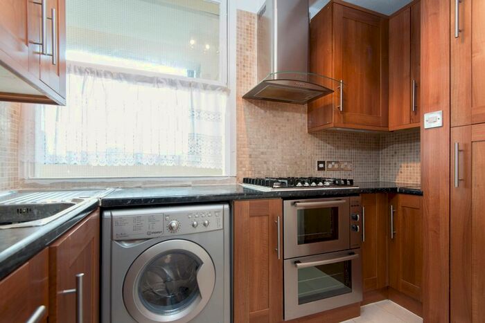 2 Bedroom Flat To Rent In Hunter Street, London, WC1N