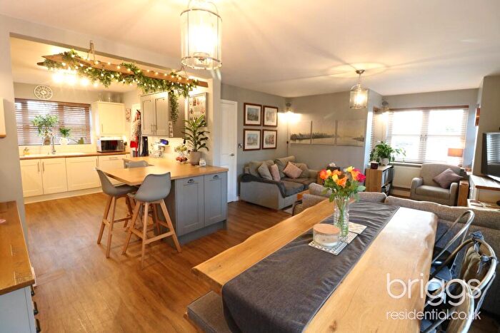 3 Bedroom Detached House For Sale In Victory Gardens, Crowland, Market Deeping, PE6