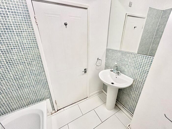 2 Bedroom Apartment To Rent In South Parade, Southsea, PO4