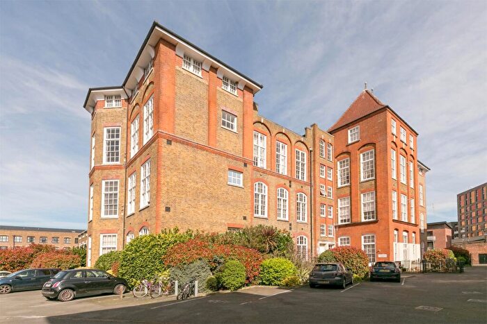 1 Bedroom Apartment To Rent In Old School Square, London, E14