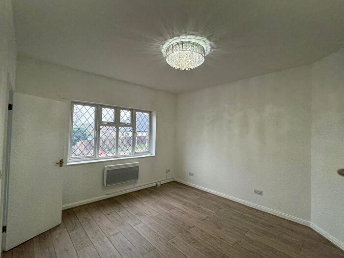 Studio To Rent In Dene Close, Outwood Lane, Chipstead, Coulsdon, CR5