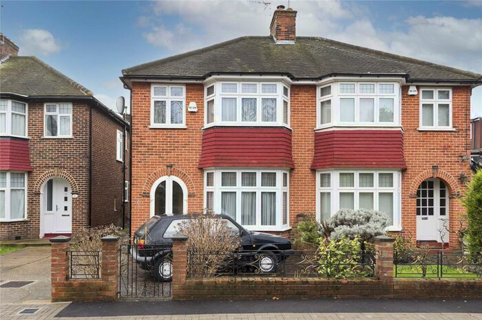 3 Bedroom Semi-Detached House To Rent In Pentland Close, London, NW11