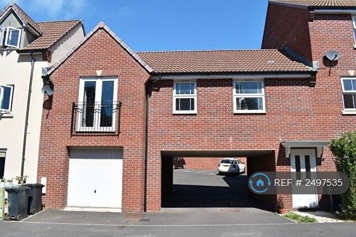 2 Bedroom Flat To Rent In Hen And Chickens Field, Wincanton, BA9