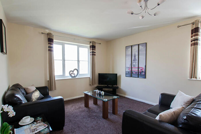 2 Bedroom Flat To Rent In Town Mead, RH11