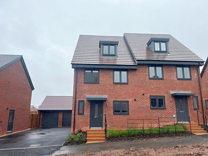 4 Bedroom Semi-Detached House To Rent In Vicar Wood Way, Derby, Derbyshire, DE22