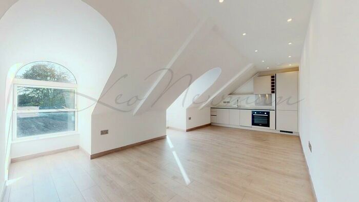 1 Bedroom Flat To Rent In High Street, Thames Ditton, Surrey, KT7