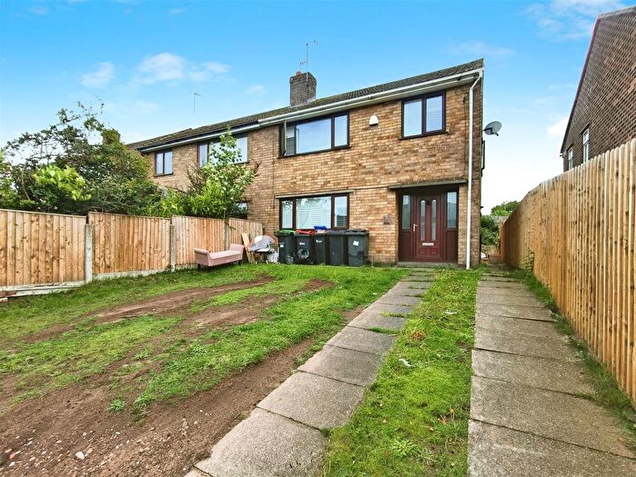 3 Bedroom Semi-detached House For Sale In Farm View Road, Kirkby-In-Ashfield, Nottingham, NG17