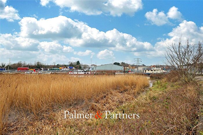 2 Bedroom Flat For Sale In Ballantyne Drive, The Hythe, Colchester, Essex, CO2