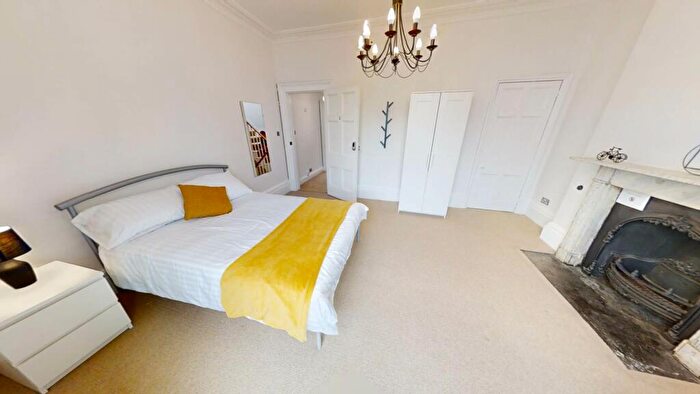 6 Bedroom Apartment To Rent In Oakfield Place, Clifton, BS8