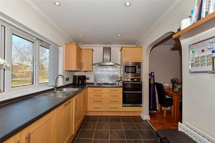 3 Bedroom End Of Terrace House For Sale In Sutton Road, Maidstone, Kent, ME15