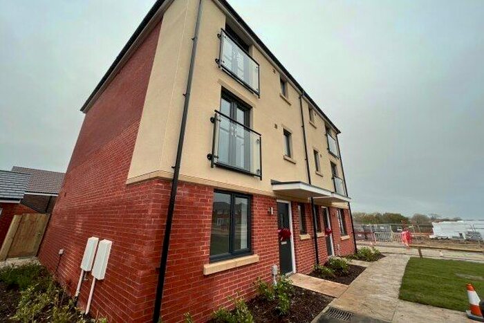 4 Bedroom Semi-Detached House To Rent In Cole Park, Swindon, SN3