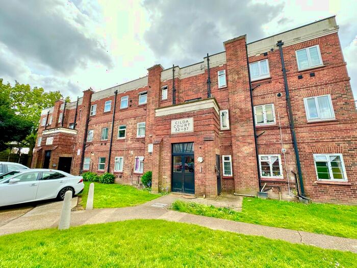 2 Bedroom Flat To Rent In Flat, Gilda Court, Watford Way, London, NW7