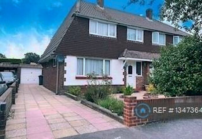 3 Bedroom Semi-Detached House To Rent In Chaplains Avenue, Waterlooville, PO8