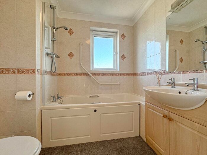 2 Bedroom Flat For Sale In Fielders Court, West End, Southampton, SO30