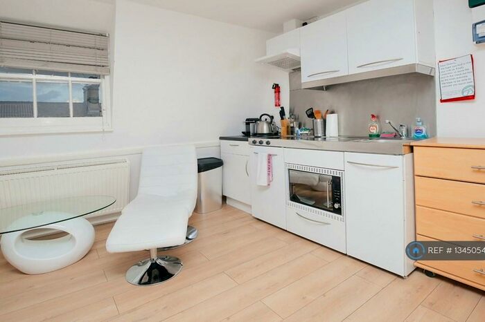 Studio To Rent In Newmarket Road, Cambridge, CB5