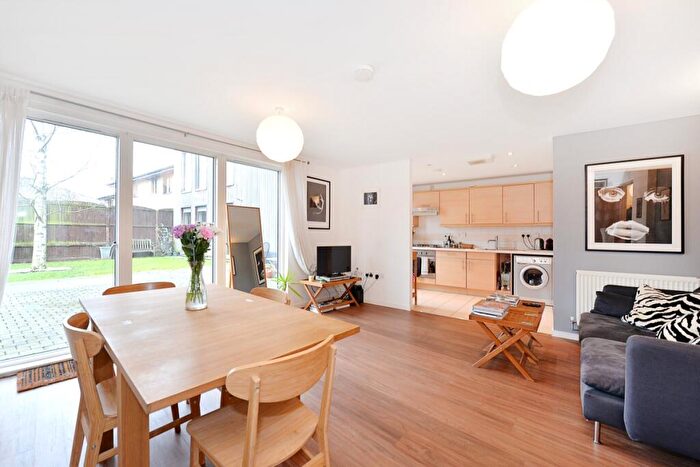 2 Bedroom Flat To Rent In Blueprint Apartments, SW12