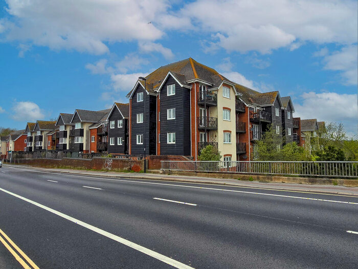 2 Bedroom Flat To Rent In Priory Avenue, St Denys, SO17