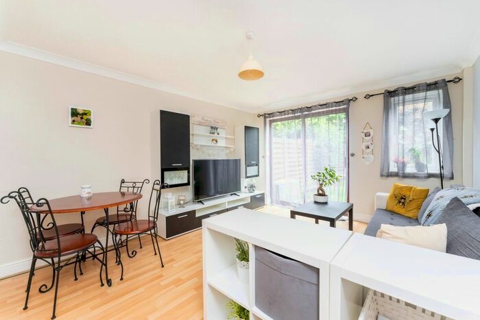 2 Bedroom Terraced House To Rent In Tilbury Walk, Langley, SL3