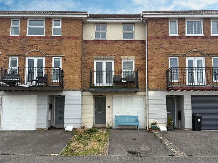 3 Bedroom Town House For Sale In Riverside Park, Severn Beach, South Gloucestershire, BS35