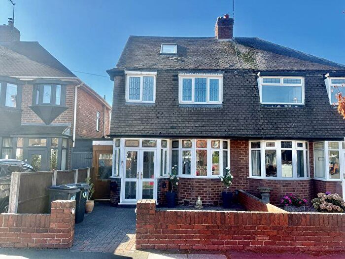 4 Bedroom Semi-Detached House For Sale In Hollydale Road, Birmingham, B24