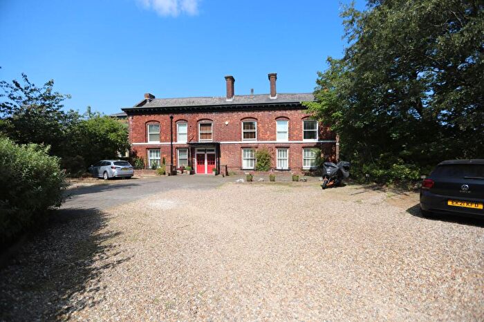 3 Bedroom Apartment For Sale In Stand Lane, Radcliffe, M26