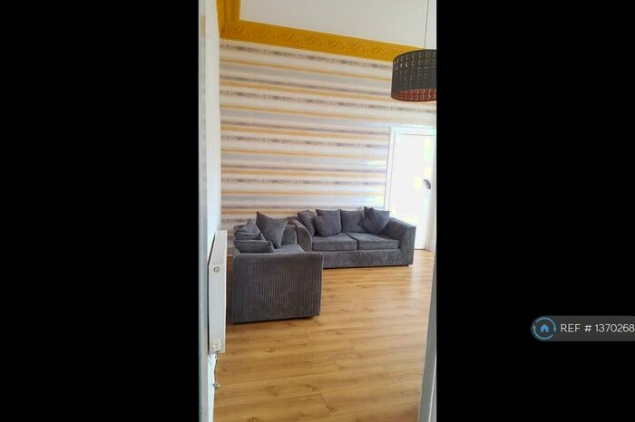 3 Bedroom Flat To Rent In Abercorn Road, Edinburgh, EH8