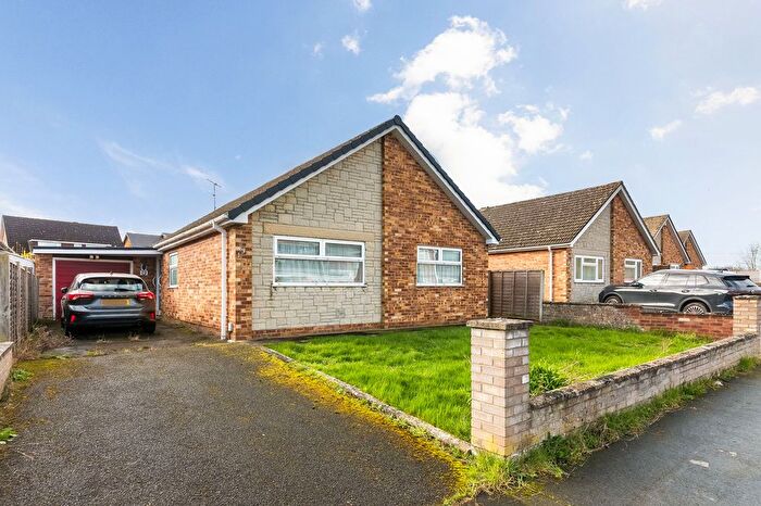 3 Bedroom Detached Bungalow For Sale In Byron Close, Abingdon, OX14