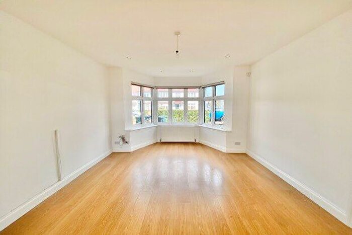 4 Bedroom Property To Rent In Hervey Close, London, N3