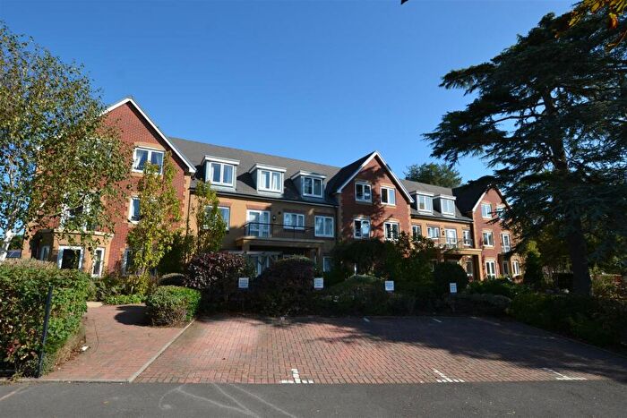 2 Bedroom Apartment For Sale In Christ Church Close, Nailsea, BS48