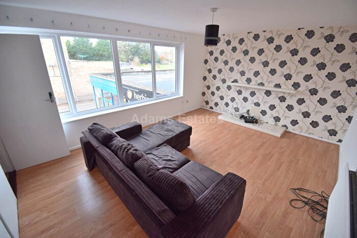 3 Bedroom Maisonette To Rent In The Parade, Earley, RG6