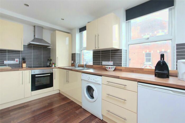 2 Bedroom Flat To Rent In St John's Road, Battersea, London, SW11