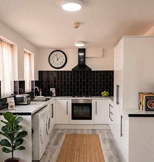 5 Bedroom Detached House To Rent In Arthur Avenue // Bed // Bath, NG7
